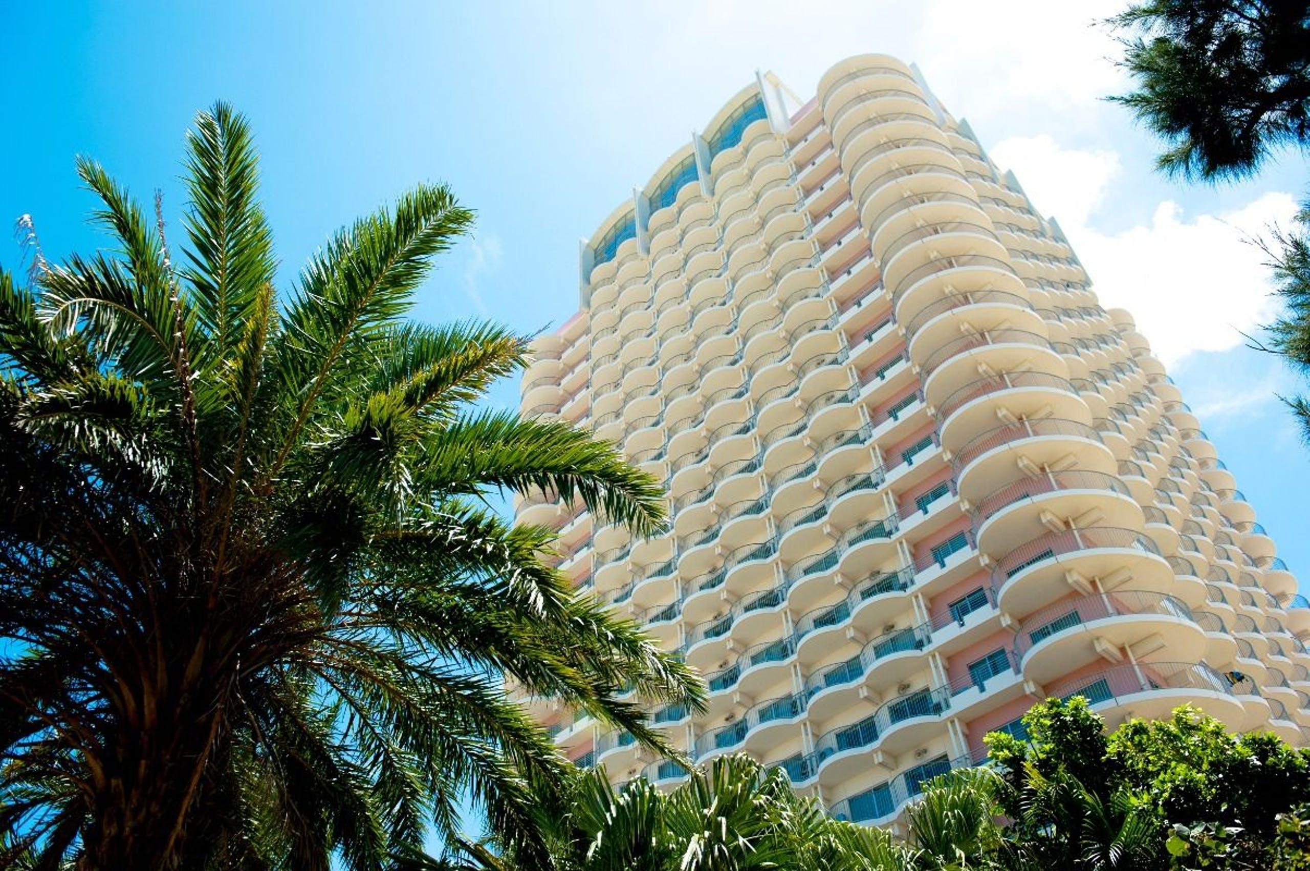 The Beach Tower Okinawa Chatan Exterior photo