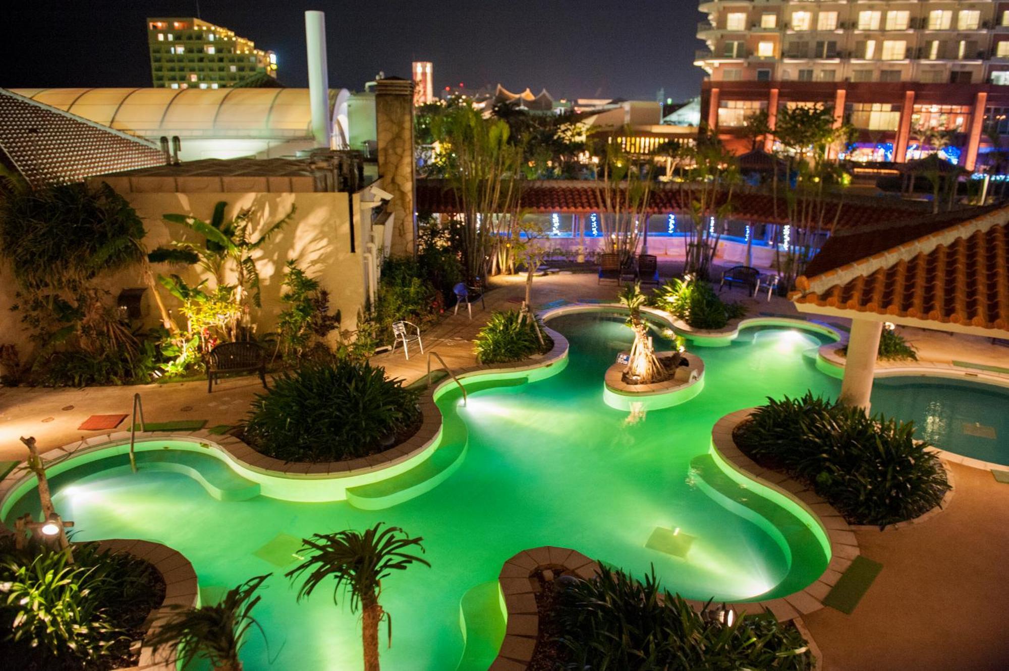 The Beach Tower Okinawa Chatan Exterior photo