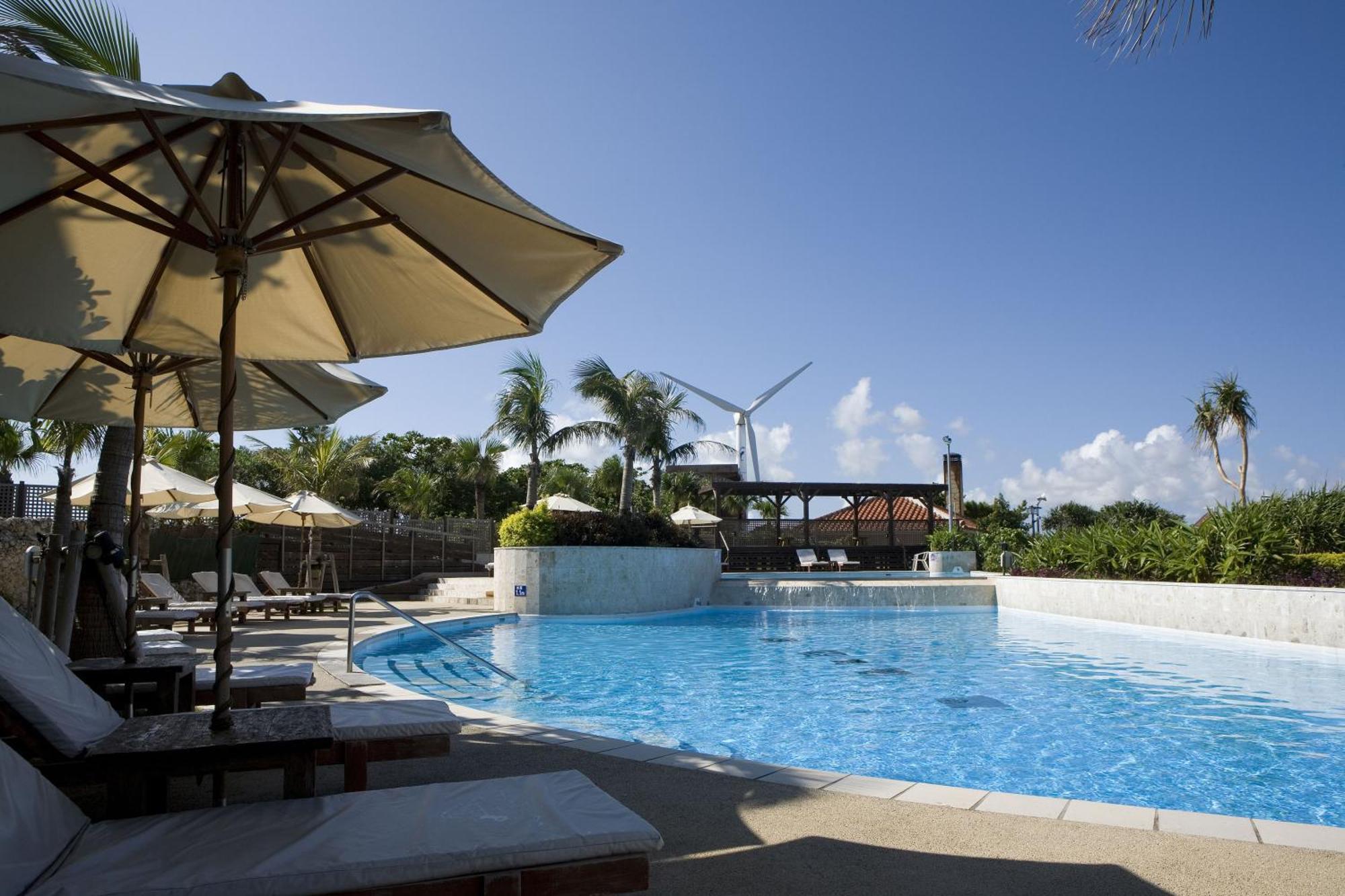 The Beach Tower Okinawa Chatan Exterior photo